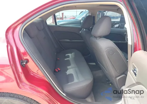 2010 Ford Fusion Se z USA, uszkodzony, nr VIN 3FAHP0HA1AR243285